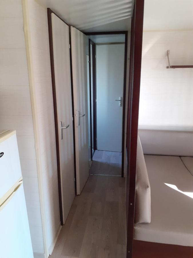 פור-א-נובל Mobilhome Agreable Sans Draps Ni Serviettes מראה חיצוני תמונה